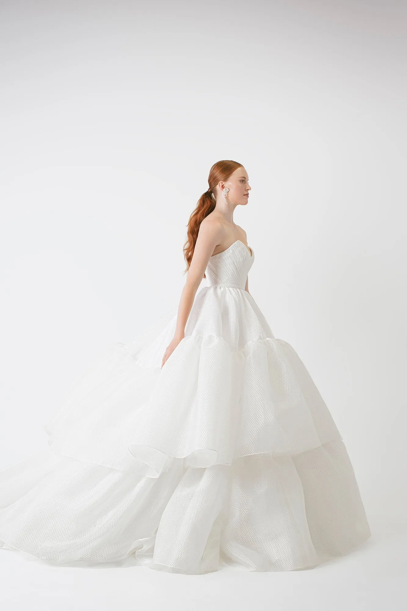 Elegant Organza Sweetheart Ball Gown Wedding Dress